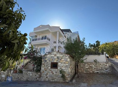 Urla İskelede Satılık Müstakil Deniz Manzaralı Villa