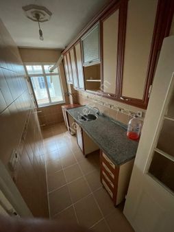 Hastaneye Metroya Yakın 1+1 Balkonlu Y.iriş Kat Daire