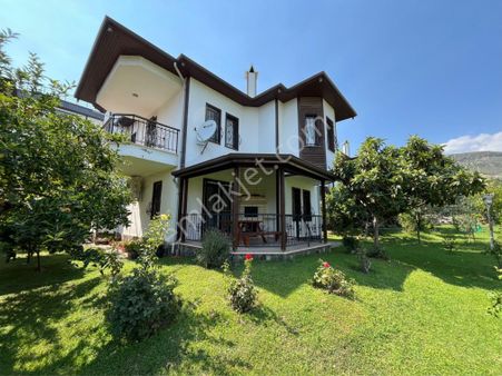 Güçkü Kardeşler Altınoluk Merkezde Muhteşem Rasarım 4+1 Villa