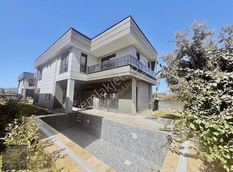 Döşemealtı Çıplaklı Mustakil Havuzlu Ultraluks Kiralık 4+1 Villa