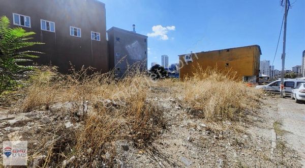 Şerifali Ticari Bölgede 450 M2 Ticari İmarlı Arsa