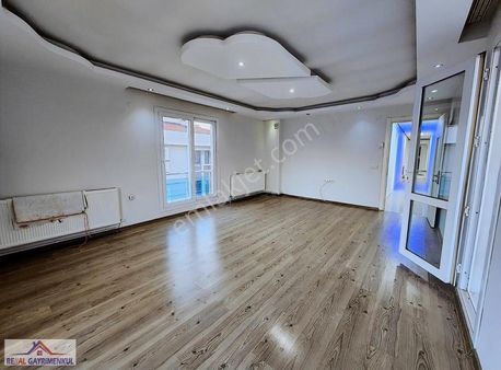 Real Gayrimenkul'den Kemalpaşa'da Cadde Üzeri 3+1 Daire