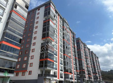 Espiye Yaşam Vadim Evlerinde Satılık 3+1 Havuzlu Lüks Daire!