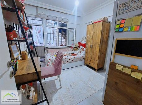 Türkmen Emlaktan Balkonlu 2+1 Satılık Yüksek Giriş Kat Daire