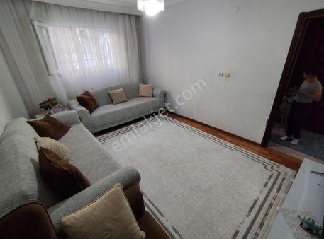 Camları Yüksek 2+1 90m² Bahçe Kati 17 Yaşında Merkezi Konumd A