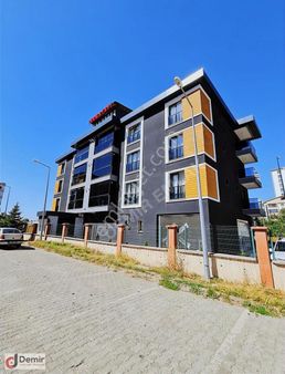 Demir Emlak Tan Bağdat Caddesinde Eşyalı Kiralık 1+1 Daire