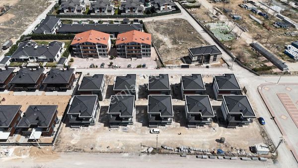 Karaca'dan Kelebekler Vadisi Civarı Site İçi 4+1 Lüks Sıfır Villa