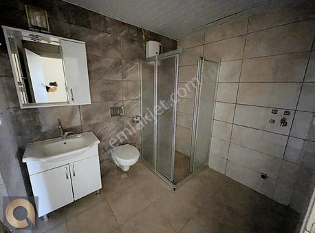 Kızıltoprak Mah.merkezi Konumda Asansörlü Herşeyi Ayrı 2+1