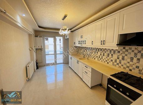 Keçiörende 3+1 Yapılı Cadde Yanı Acil Satılık Masrafsız Daire