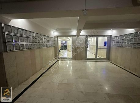 Beylikdüzü Adnan Kahvecide Anacadde Üzeri Satılık 2+1 Daire