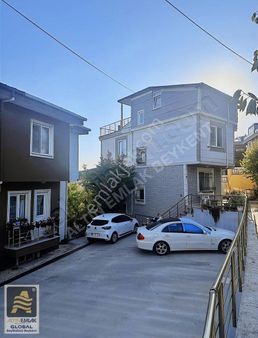 Büyükçekmece Fatih Mahallesi Deniz Manzaralı 4+2 Satılık Villa