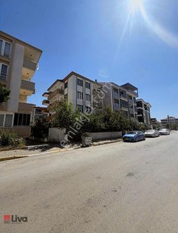 Liva'dan Plevne Mahallesinde Cadde Üzerinde 3+1 Satılık Daire