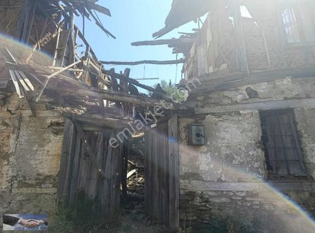 Ulus Emlak'tan Bademli'de Satılık Müstakil Ev Ve Arsa