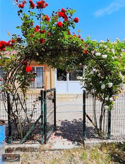 Acil Gişelere Yakın 4.250 Metrekare Arsa İçinde Müstakilevçiflik