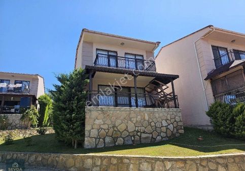 Pelitköy Sahilde Site İçinde Doğalgazlı Tam Müstakil Lüks 3+1 Villa