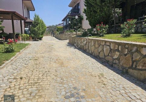 Pelitköy Sahilde Site İçinde Deniz Manzaralı, Doğalgazlı 3+1 Dubleks Villa
