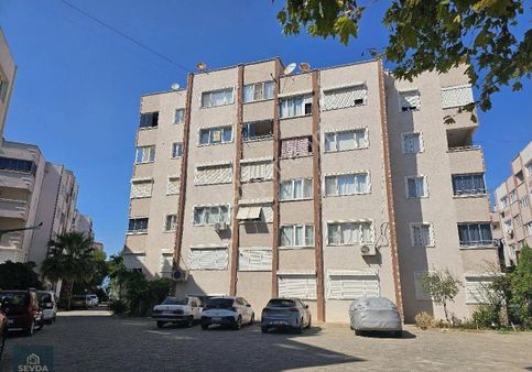 Bahçelievler'de Site İçinde Doğalgaz Kombili Geniş 2+1 Kiralık Daire