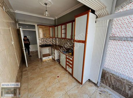 Benek Emlak Mehmet Akif Ersoy Cadde 3+1 Kiralık Daire