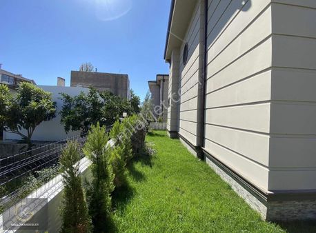 Güçlü Kardeşlerden Tam Müstakil Denize 200 Metre Villa