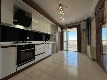 Duru'dan Ayyıldız Anadolu Lisesi Yakını Sitede Satılık 3+1 Daire