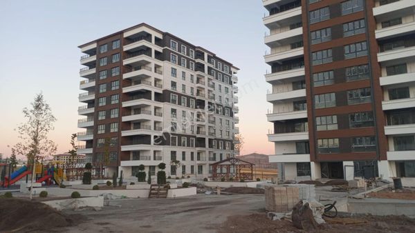 Damla Emlaktan Kılavuz Mah.satılık 4+1 Site İçi Yeni Daiereler