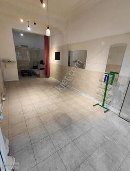 Çarşı Merkezde Satılık İşyeri Dükkan Adalar'a 5 Dakika Mesafede