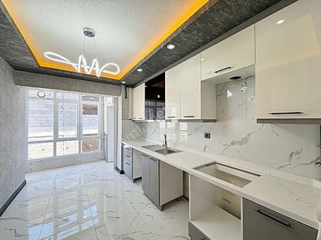 Keçiörende Cadde Üzerinde Asansörlü Full Yapılı Daire