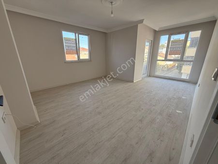 Sultanbeyli M.sinan Mah. Kullanışlı 2+1 88 M2 Arakat Daireler