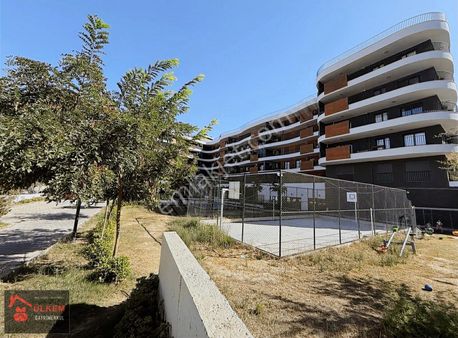 Kuşadası Merkez'de 2+1 Doğalgazlı 100 M2 Arakat Köşe Daire