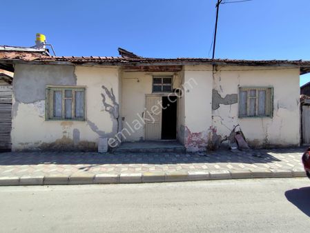 Pekgöz Emlak Dan 2,800 M2 Arsası Ve İçinde Ev Olan Varvarada Köprü Başında Satılık Müstakil Ev