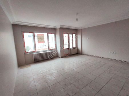 Bursa Setbaşı Sakal Döken`de 3+1 Kombili Kiralık Daire