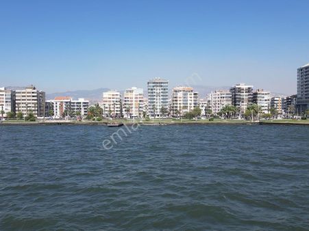 Bostanlı Sahilde Panoramik Deniz Manzaralı Satılık 3+1 Daire