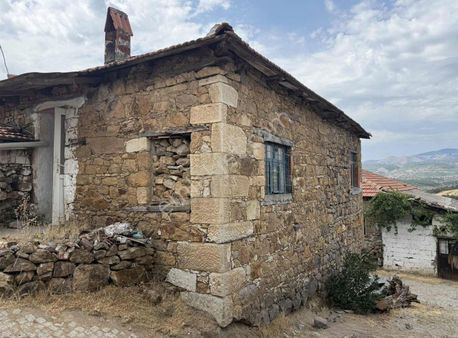 Uygun Fiyatlı Taş Ev Ve Arsası