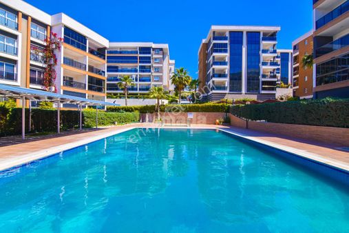 Kuşadası Değirmendere Konforlu Sitede 1+1 Satılık Daire