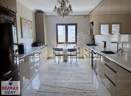 Başakşehir Sular Vadisi Yanı Yeniköy Sitesinde Lüks 4+2 Daire