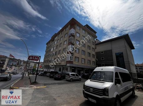 Çayırova Yeni Mahallede Merkezi Konumda 3+1-118 M² Fırsat Daire