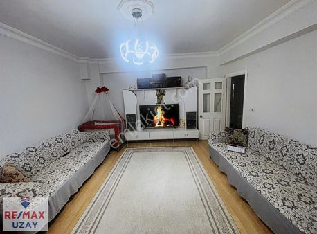 Sultançiftliği Mahallesi'nde 90 M² Geniş Bahçeli Satılık Daire