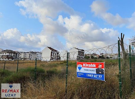 Arnavutköy Belediyesinin Arka Caddesi'nde 57 Metre Cepheli Arsa