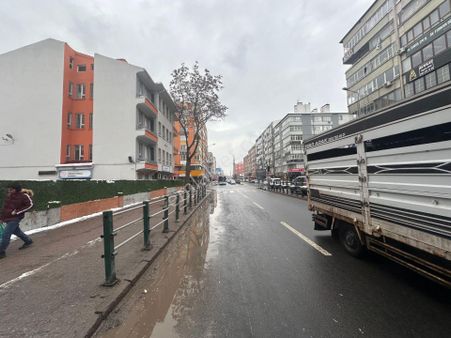 İstasyon Caddesi Üzerinde 2. Kat Satılık Daire...