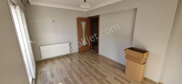 Efendi Mah. Çınarlı Camii Ve Zübeyde Hanım İlkokulu Yanı Kiralık Daire