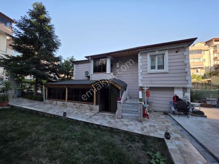 İki Katlı Müstakil Ev E5'e Yakın 332 M2 Arsa İçerisindedir