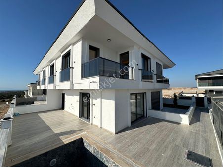 Didim’de Havuzlu 3+1 Geniş Bahçeli Villa