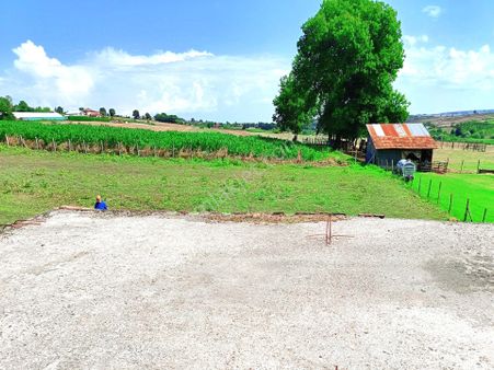 Lengerli Mah:de İçinde Ev Yapımına Müsait 1 Dönüm Arsamız Satılıktır..