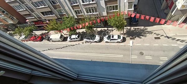 İ.şirin'den Gemlik İstiklal Cad.üzerinde Kiralık Daire 3+1 Asansörlü Merkezi Yerde