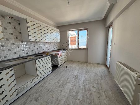 Deha Emlak'tan Pelitli Mahallesinde Kiralık 3+1 Daire