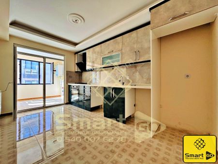 Paşakent'de Cadde Üzeri 3+1 Satılık Daire