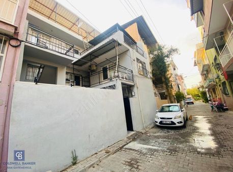 Satılık Bornova'da Değerli Arsa + Kira Getirili Müstakil Ev