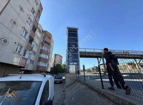 Real Team Gayrimenkul'den Derince E 5 Kenarı 3+1 Kiralık Ara Kat