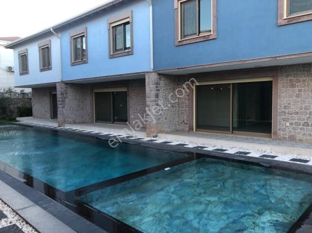 Ayvalık Sarımsaklı'da Mükemmel Konumda Emsalsiz Satılık Villa