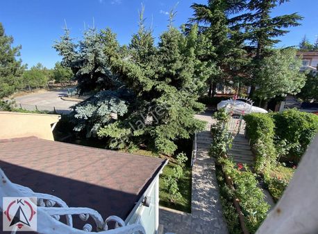 Oksijenin Bol Olduğu Üniversite Evlerinde Satılık Bakımlı Villa